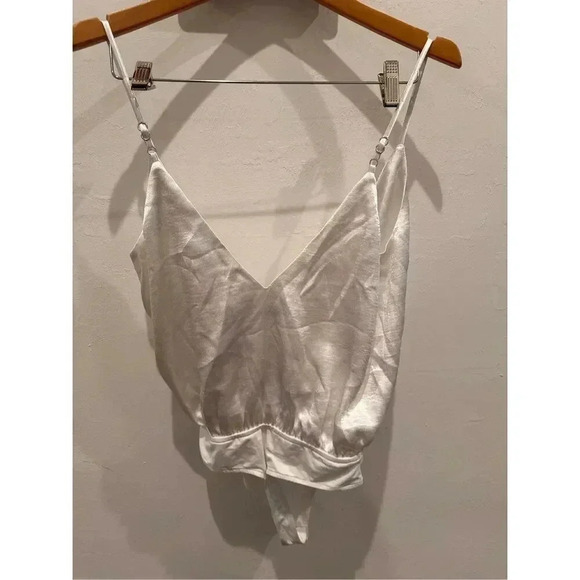 Revolve H:ours Bodysuit‎ in White Sz S - Picture 7 of 7
